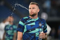 Oslabený Inter pykal za Škriniarovo vyloučení, nečekaně prohrál s Empoli