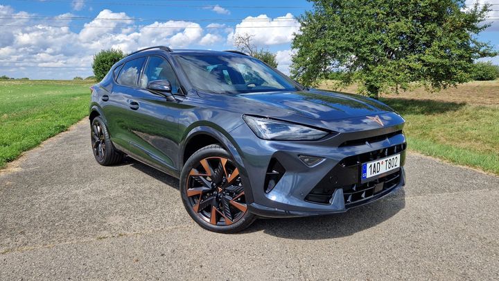 Tohle auto Češi milují. Cupra Formentor není klasické SUV, stačí jí základní motor?