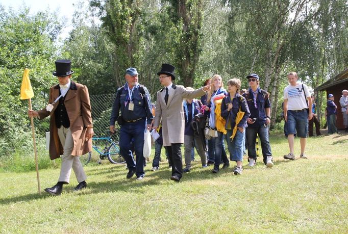 Navigamus 2012: Účastníky vítal na "palubě Titaniku" palubní důstojník. Po dobu pobytu na akci byli vodní skauti rozděleni do několika palub, podle toho jak si vedli v předprogramu.