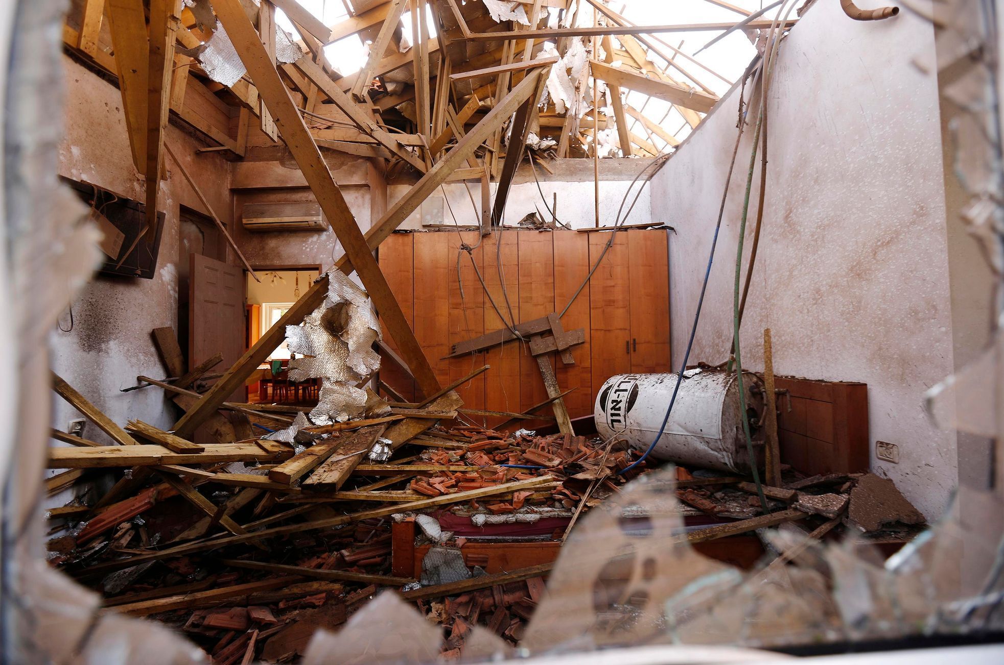 Zničený dům po bombardování.