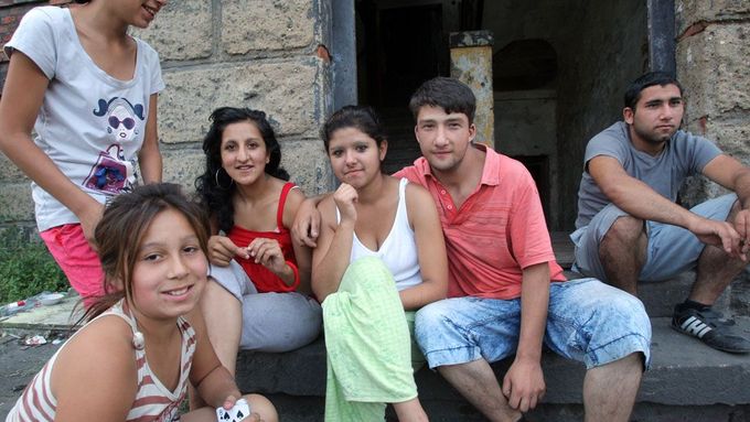 V domech v ulici Přednádraží žije asi 200 Romů