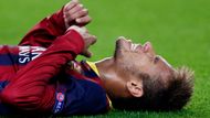 Brazilec Neymar se tady sice svíjí. Jinak ale mohl křepčit. Barcelona vyhrála 3:1