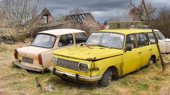 Jihočeské pohřebiště automobilů. Na tomto místě čekají desítky vraků na smrt