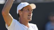 Tomáš Berdych si při čtrnáctém startu ve Wimbledonu zahraje podeváté osmifinále.