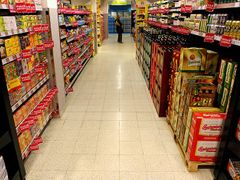 Prodejní plocha supermarketu se o trochu zvětšila na úkor zázemí.
