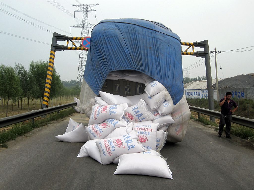 Ne pro články! Fotogalerie: Přetížení navzdory. Tak se v dopravě riskuje s nadměrným nákladem. / Čína