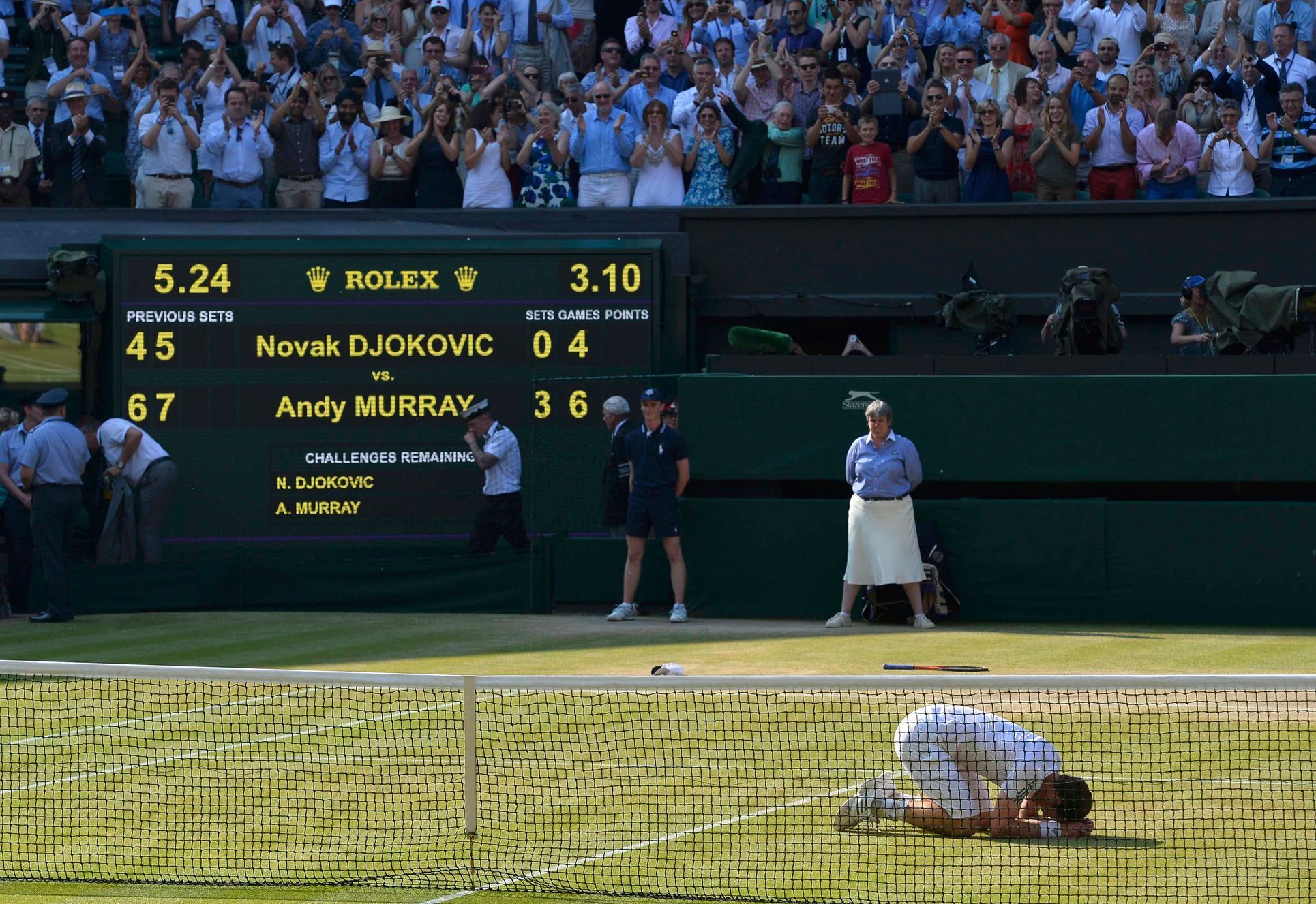 Andy Murray slaví vítězství ve Wimbledonu 2013