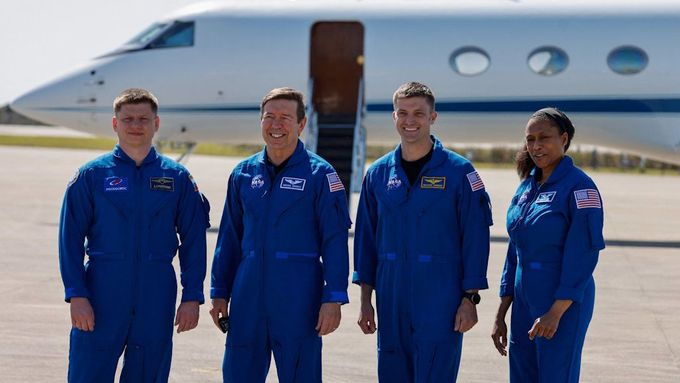 Posádka vesmírné lodi Crew-8 (zleva): Ruský astronaut Alexandr Grebjonkin a Američané Michael Barratt, Matthew Dominick (velitel) a Jeanette Eppsová.