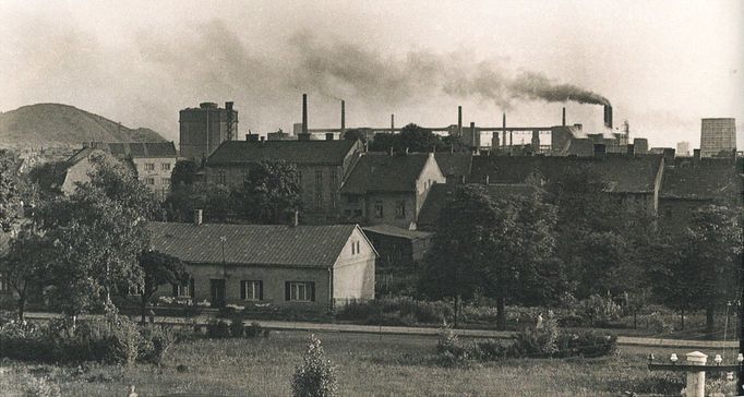 Ukázka z knihy Ondřeje Durczaka „Vzhůru do dolů! - Fotografické album průmyslového a kulturního dědictví uhelného hornictví ostravsko-karvinského revíru“ z roku 2023.