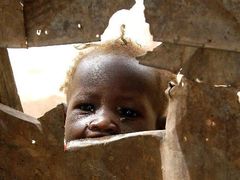 Malý Zam Zam, obyvatel uprchlického tábora, do kterého se před násilím uchýlili obyvatelé západosúdánského regionu Dárfúr.