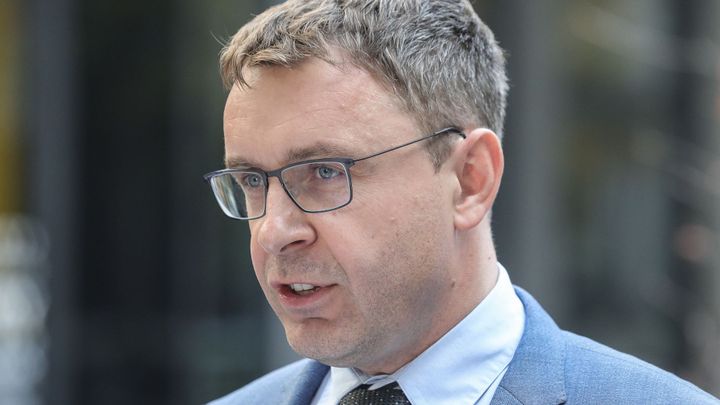 Exministr dopravy ohlásil korupci. Úplatek 1,5 milionu se nekonal, řekla však policie