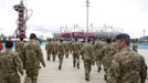 Members of the armed forces tour the Olympic Park in Stratford, the location of the London 2012 Olympic Games, in east London July 15, 2012. London's Olympic Games is not threatened by a major security contractor's failure to find enough staff, ministers and the head of the city's organising committee said on Sunday, seeking to quell a political storm ahead of athletes' arrival. REUTERS/Andrew Winning (BRITAIN - Tags: MILITARY POLITICS SOCIETY SPORT OLYMPICS) Published: Čec. 15, 2012, 2:38 odp.