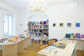 Cetky na Malé Straně nahradilo rodinné knihkupectví. Jsme tu hlavně pro místní, tvrdí