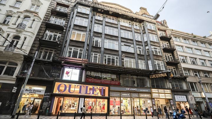 Havlová prodala většinový podíl v Paláci Lucerna. Dostane skoro miliardu korun
