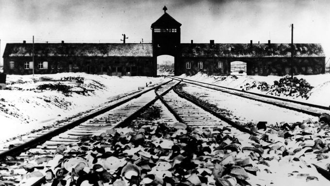 Koncentrační tábor Osvětim na snímku z ledna 1945 po osvobození Sověty.