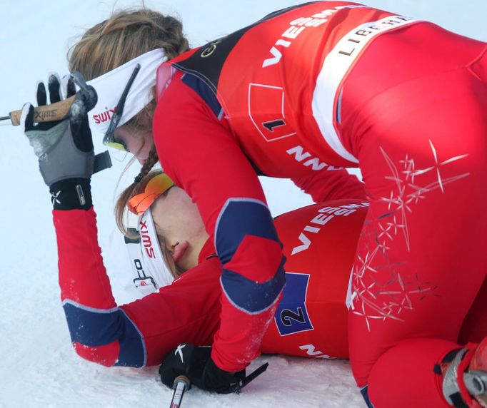 ...partnerka ve dvojici Ingvild Flugstad Östberová ji pak radostí málem umačkala.