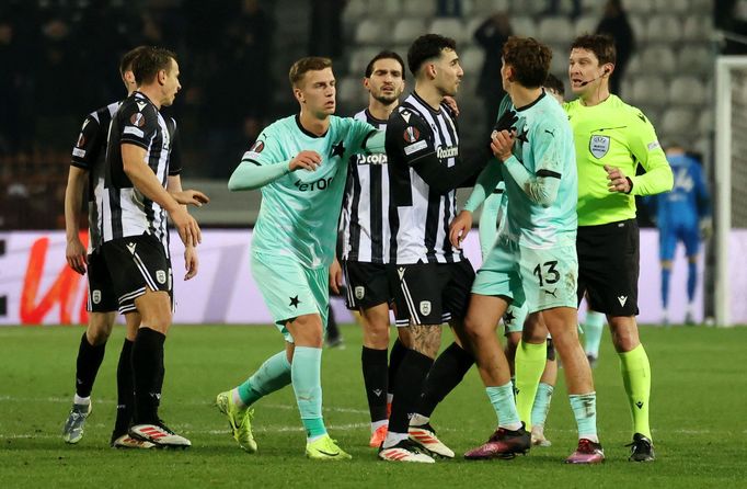 Rozepře fotbalistů PAOK Soluň a Slavie v utkání Evropské ligy