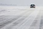 Jihočechům napadlo 20 cm sněhu, na silnicích je břečka