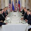 Slavnostní oběd Donalda Trumpa, Vladimira Putina a delegace v Helsinkách.