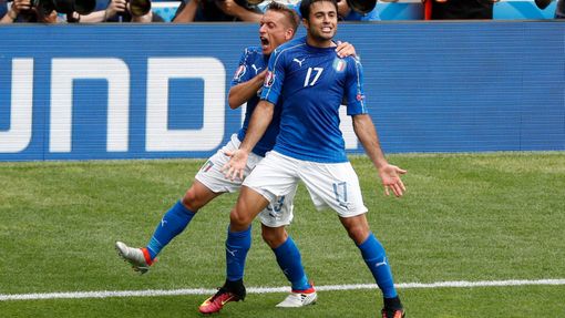 Euro 2016, Itálie-Švédsko: Italové slaví gól na 1:0