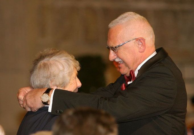 Od prezidenta obdržela Matylda Čiháková Řád TGM za vynikající zásluhy o stát v oblasti rozvoje demokracie, humanity a lidských práv.