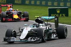 Formule 1 živě: Rosberg vyhrál, Hamilton se z poslední řady na startu prodral na třetí místo