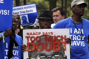 Protesty proti popravě Troye Davise v USA