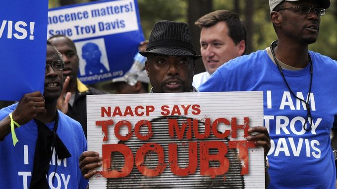 Protesty proti popravě Troye Davise v USA