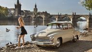 Na titulní stránce focené v sedm ráno u Karlova mostu je Wartburg 311, který přišel na svět v bývalé továrně BMW v Eisenachu v roce 1956 a vyráběl se až do roku 1965. Vedle sedanu vzniklo i kombi, větší kombík Camping se zadními okny zasahujícími až do střechy, kupé i kabriolet.