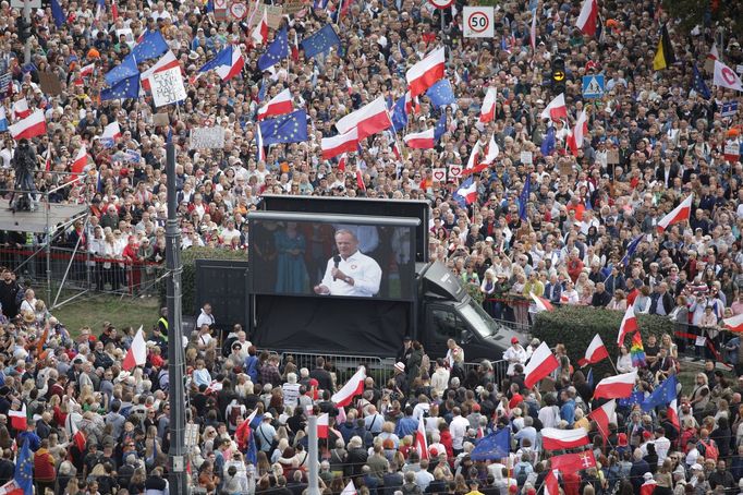 "Pochod milionu srdcí" svolal dva týdny před volbami opoziční vůdce Donald Tusk z liberální Občanské platformy.