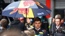 Max Verstappen, Red Bull  čeká na odložený start VC Belgie formule 1 2025