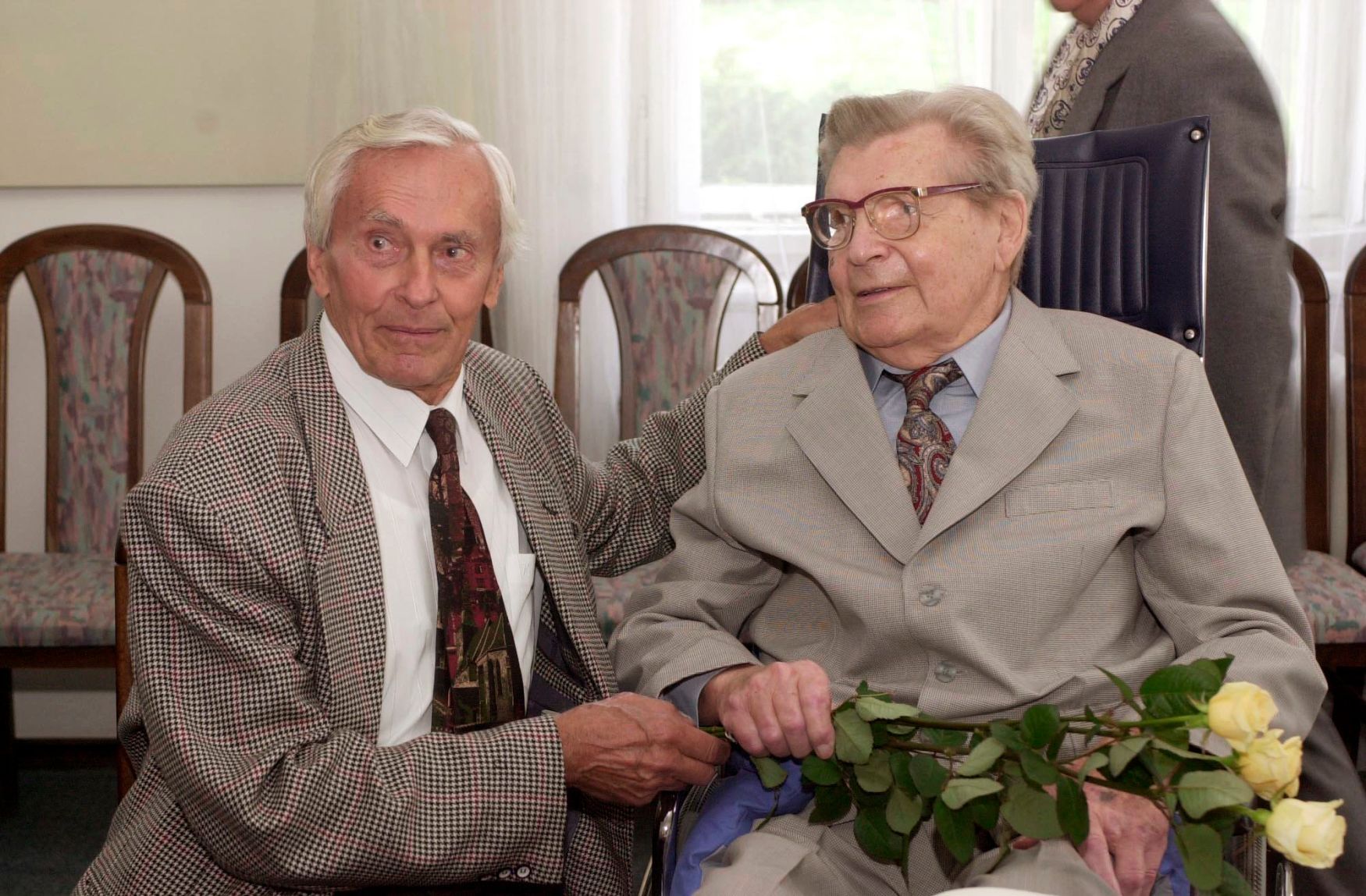 Miroslav Zikmund s Jiřím Hanzelkou v roce 2000