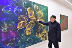 Nová galerie v Brně zahájila provoz výstavou Dokoupilových bublinových obrazů