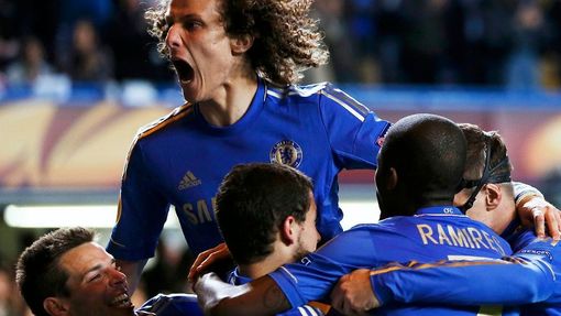 Radost Davida Luize a jeho spoluhráčů z Chelsea v semifinále Evropské ligy.