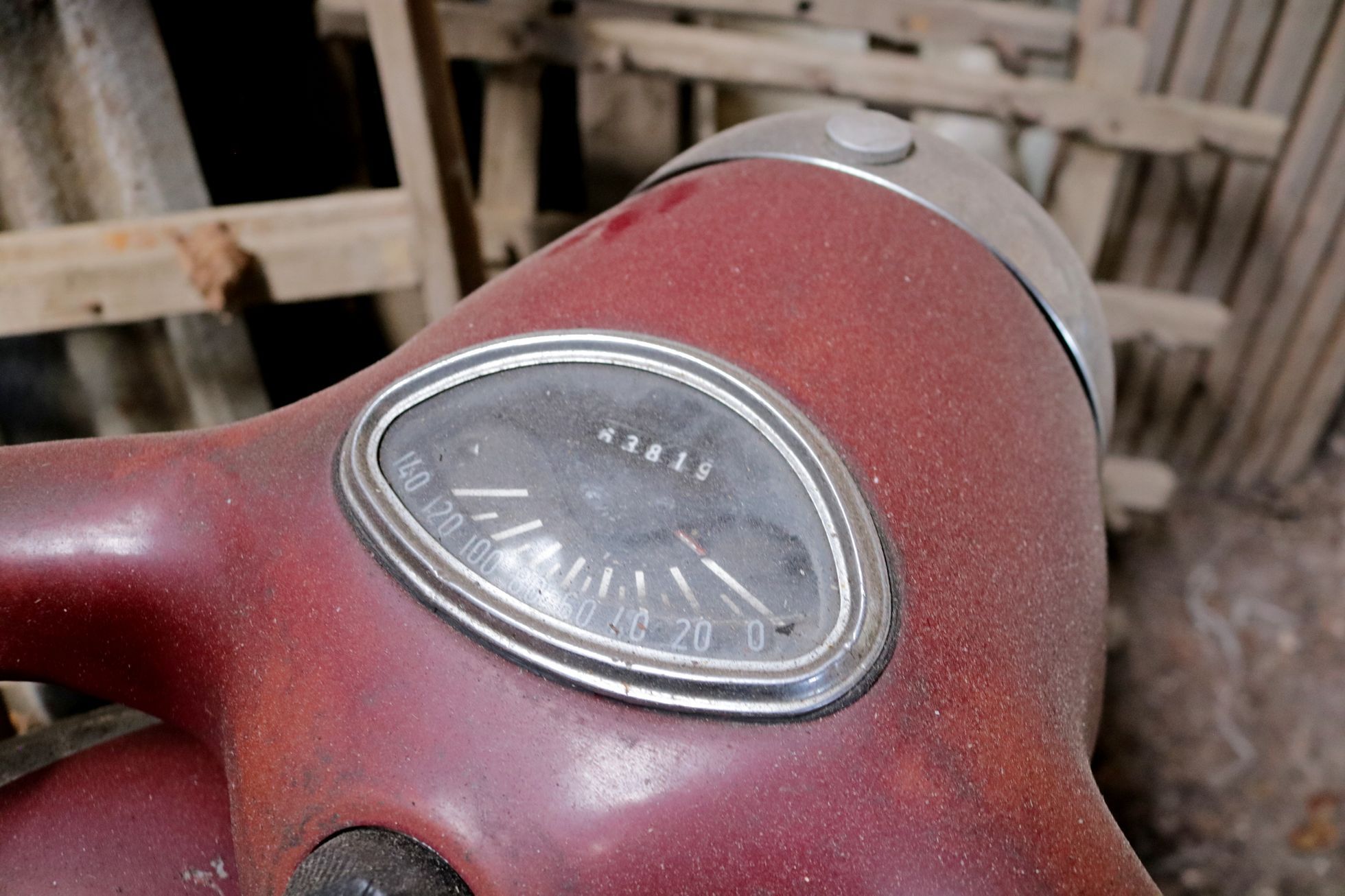 Jawa 250 panelka na renovaci, 1. díl nález ve stodole