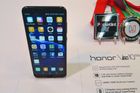 Honor View 10 – Telefony na CESu nejsou tolik vidět, novinky si firmy šetří na Mobile World Congress. Výjimkou byl Huawei, který zaujal skvěle vybaveným telefonem Honor View 10 (až  fotoaparát skoro stejný jako Mate 10 Pro) v přepočtu asi za 13 tisíc korun.