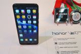 Honor View 10 – Telefony na CESu nejsou tolik vidět, novinky si firmy šetří na Mobile World Congress. Výjimkou byl Huawei, který zaujal skvěle vybaveným telefonem Honor View 10 (až  fotoaparát skoro stejný jako Mate 10 Pro) v přepočtu asi za 13 tisíc korun.