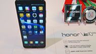 Honor View 10 – Telefony na CESu nejsou tolik vidět, novinky si firmy šetří na Mobile World Congress. Výjimkou byl Huawei, který zaujal skvěle vybaveným telefonem Honor View 10 (až  fotoaparát skoro stejný jako Mate 10 Pro) v přepočtu asi za 13 tisíc korun.