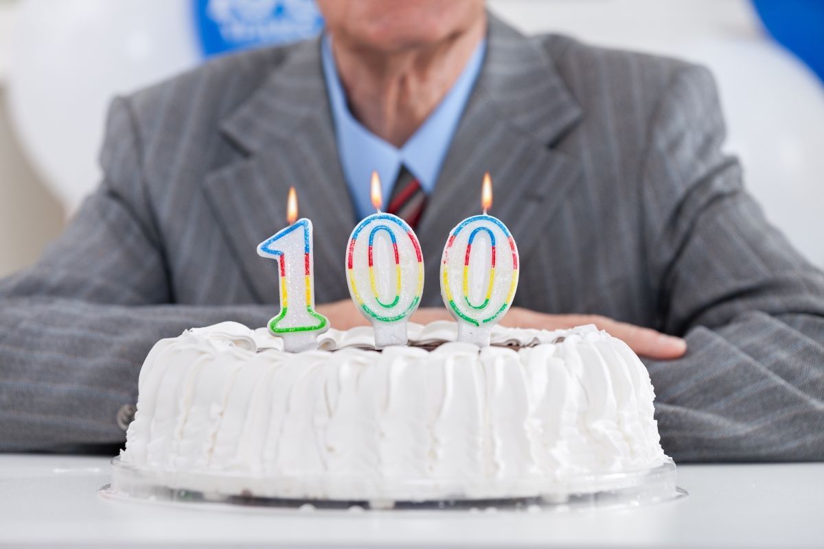 100 let narozeninový dort, ilustrační foto
