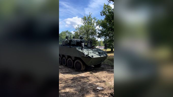 Veřejná premiéra vozidla Pandur 8x8 Evo v terénu (30. srpna 2025)