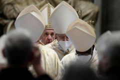 Papež František odsloužil velikonoční mši. Vyzval k rychlejší distribuci vakcín
