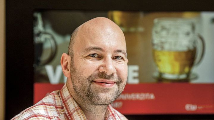 Pro velké pivovary je vzdělaný zákazník nejhorší. Tupý konzument neřeší, říká expert