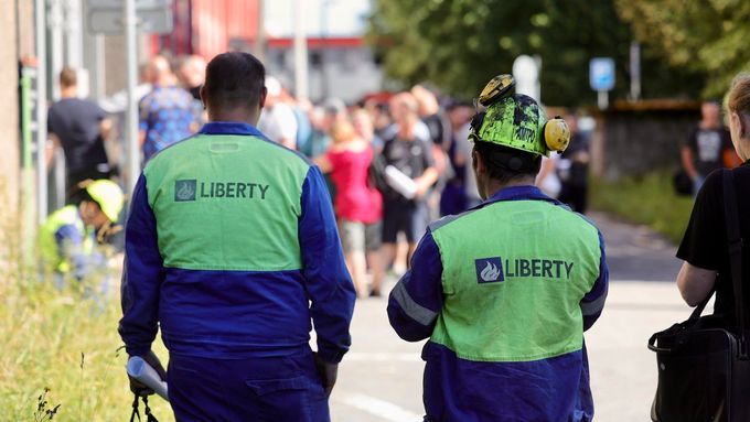 Fronta na podání výpovědi v budově učiliště ostravské Liberty.