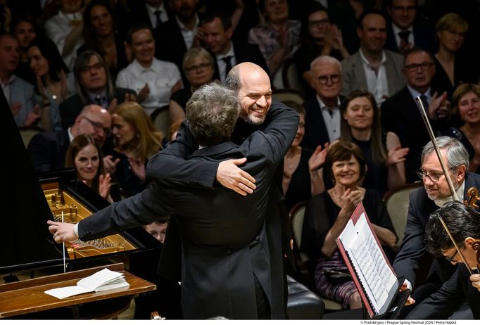 Dirigent Jakub Hrůša a klavírista Kirill Gerstein.