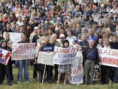 Protestující zaměstnanci AvtoVAZu.
