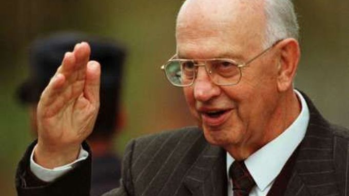 Pieter Willem Botha, poslední bílý prezident Jihoafrické republiky, včera zemřel ve věku 90 let.