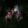 Záchranáři po devíti dnech nalezli malé fotbalisty v jeskyni v Thajsku