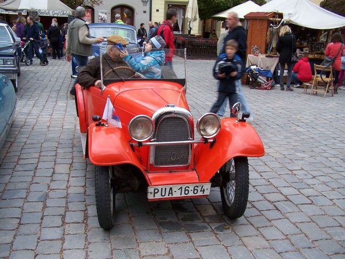 Startování starých aerovek doprovázel cinkavý zvuk, lidé jim proto začali přezdívat "Cililink".