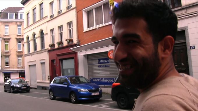 Alkasem přerušil studia v Sýrii a prchl do Evropy. Zvolil Belgii. Před rokem v Gevgelii se bál na kameru ukázat svou tvář. Teď už se cítí v bezpečí.