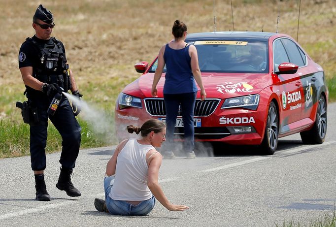 Protesty v 16. etapě Tour de France